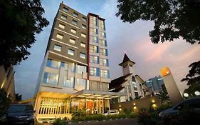 V Hotel Tebet